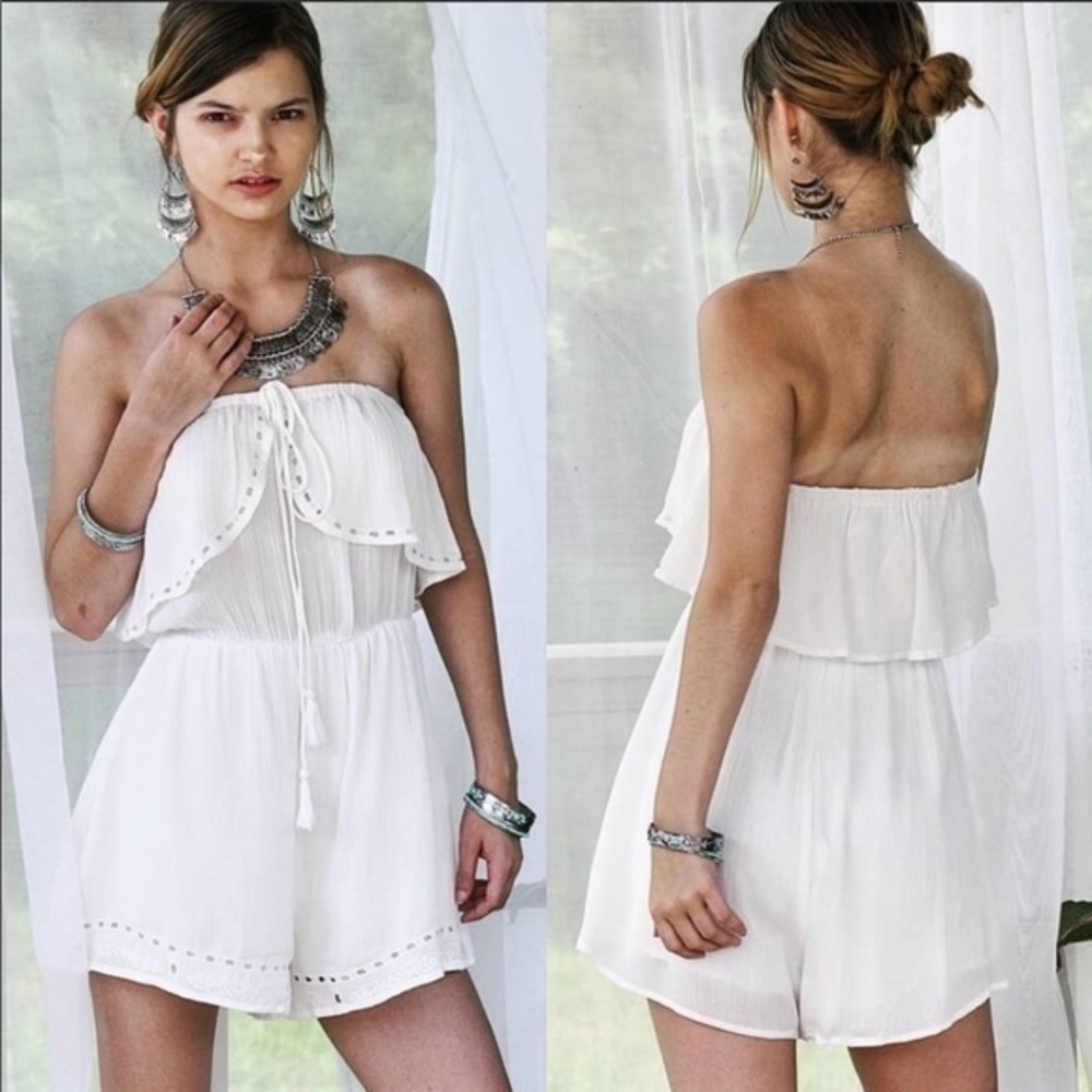 Lush Halter Popover Eyelet Romper | Ivory - Picture 4 of 6